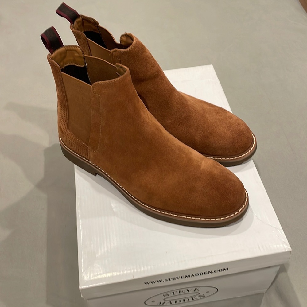 Steve Madden Chelsea boots men size 7 “run big “